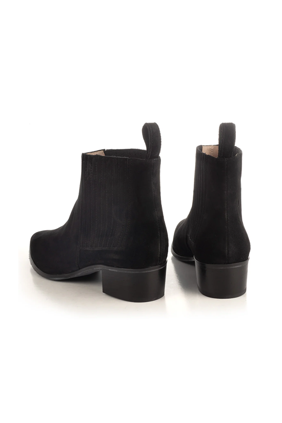 Boot Pointed